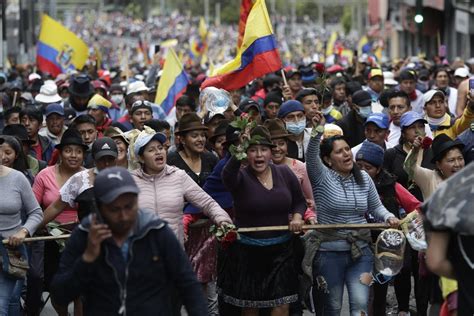 Photos: Scenes of political crisis in Ecuador