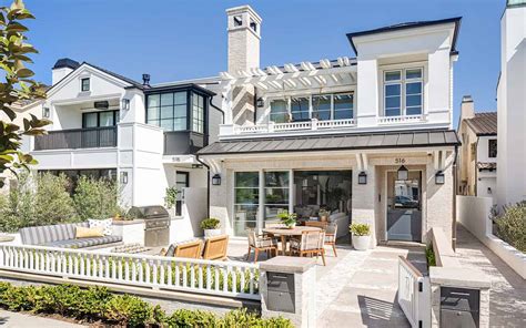 Fresh coastal style home with indoor-outdoor interplay in Corona Del Mar