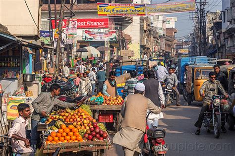 Street Market and Traffic (India)