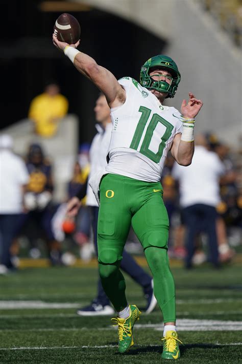 Bo Nix's profile this season rises with No. 8 Oregon