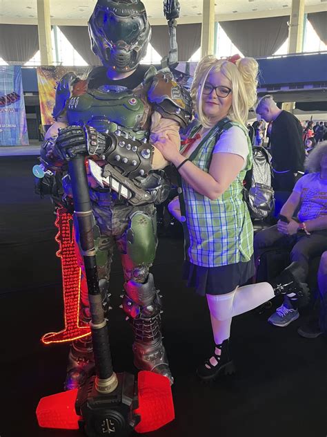 Doomguy and Isabelle killing it at EECC 2023! : r/cosplay