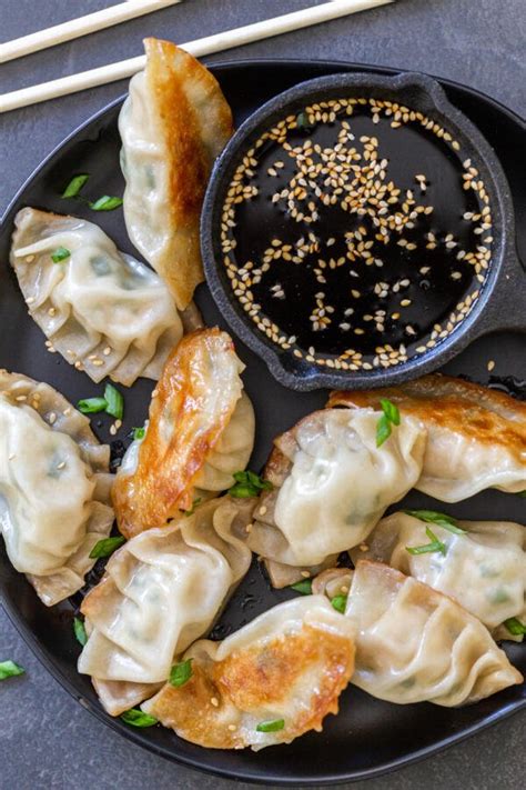 Gyoza Recipe (Japanese Dumplings) - Momsdish