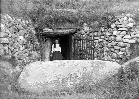 Newgrange (8294082764) - Newgrange - Wikipedia | Ancient ireland, Newgrange ireland, Ireland history