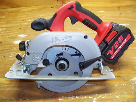 Milwaukee V28 Circular Saw Review - Tools In Action - Power Tool Reviews