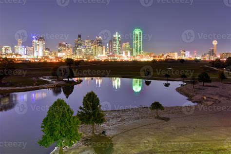 Dallas Skyline at Night 16103014 Stock Photo at Vecteezy