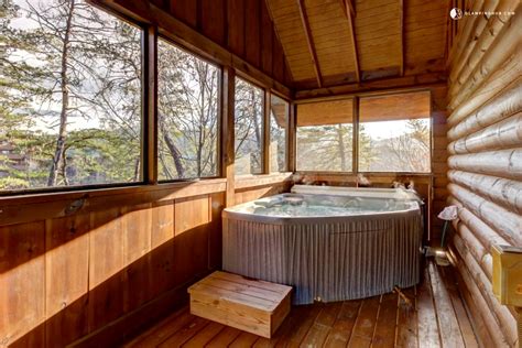 Cozy Couple's Cabin with Hot Tub by Great Smoky Mountains, Tennessee