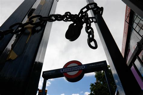 London Tube Strikes Suspended on October 4, 6 After Talks Breakthrough - Bloomberg