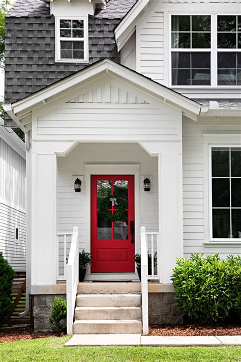 Modern White Farmhouse Exterior Ideas – Pickled Barrel