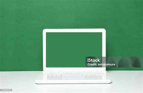 Green Screen Laptop On The Office Desk Stock Photo - Download Image Now ...