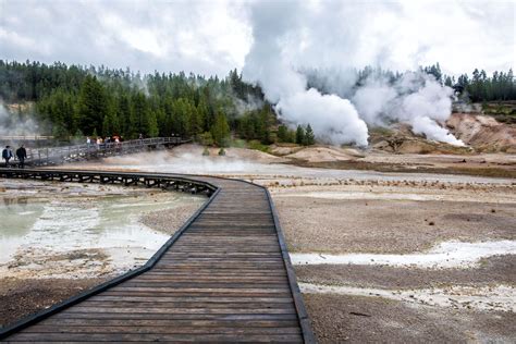 6 Best Geyser Basins in Yellowstone National Park | Earth Trekkers