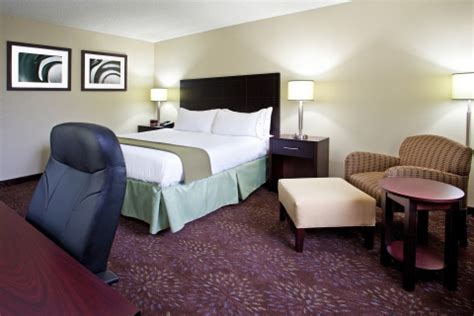 Holiday Inn Express Hotel & Suites Pittsburgh Airport, an IHG Hotel | Convenient Park, Stay ...