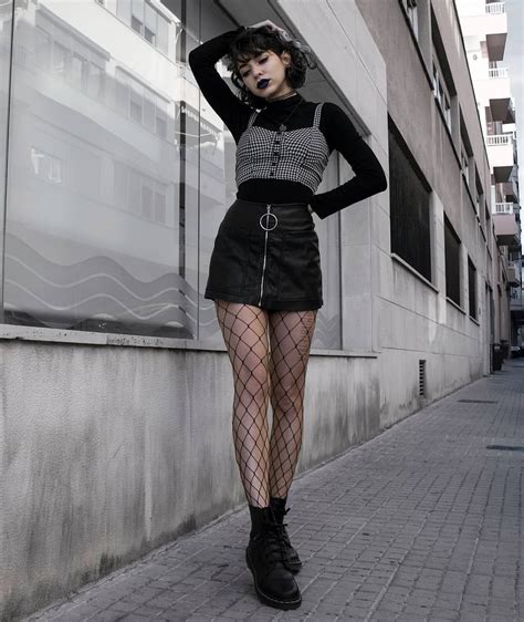 Pin by Jimena adame on ☾ ˙˖ INSP ╱ IT GIRLS. | Hipster outfits, Edgy outfits, Alternative fashion