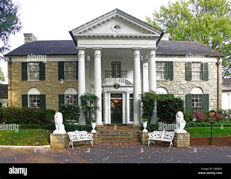 Elvis Presley's home, Graceland, in Memphis, Tennessee Stock Photo - Alamy