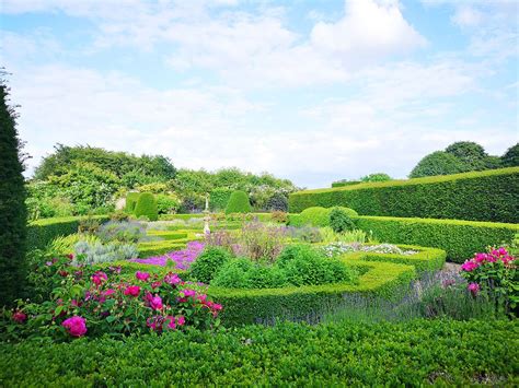 Cawdor Castle & Gardens | Great Gardens of the World