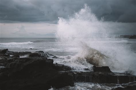 Waves Crashing On Rocks Pictures | Download Free Images on Unsplash