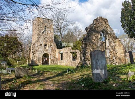 Sussex churches hi-res stock photography and images - Alamy