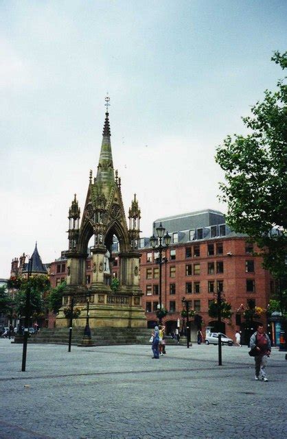 Albert Square, Manchester © J E Hall cc-by-sa/2.0 :: Geograph Britain and Ireland