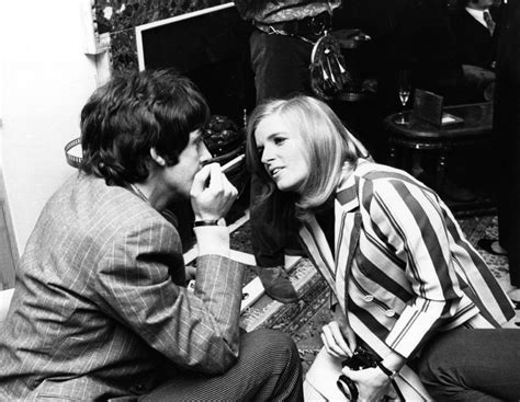 Paul McCartney & Linda McCartney, 1967 | Linda mccartney, Linda eastman, Paul and linda mccartney