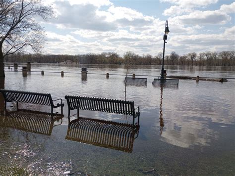 Mississippi drops below flood stage at La Crosse, after 3rd-highest ...