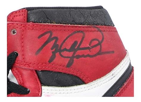 Michael Jordan Signed 1985 Air Jordan 1 Chicago Sneakers - PSA/DNA, JSA ...