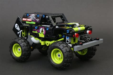 LEGO Technic 42118 Monster Jam Grave Digger review