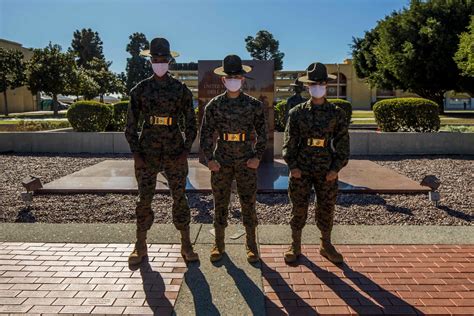 First female Marine drill instructors graduate from San Diego course ...