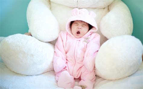 Cute Baby Yawning Wallpapers | HD Wallpapers | ID #10199