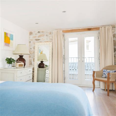 Luxury dog friendly accommodation in St Ives | Sleeps 4