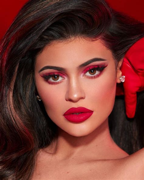 KYLIE JENNER for Kylie Cosmetics Holiday 2019 Collection – HawtCelebs