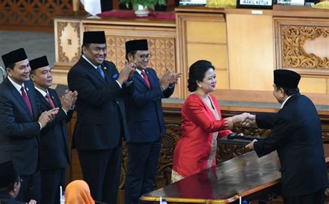 Puan Maharani, Ketua DPR Perempuan Pertama Di Indonesia - PORTAL BERITA ...