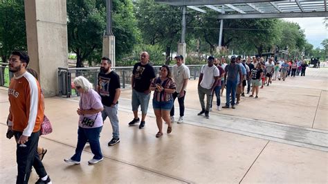 Thousands of Spurs fans wait in long line to view available season ticket seats | kens5.com