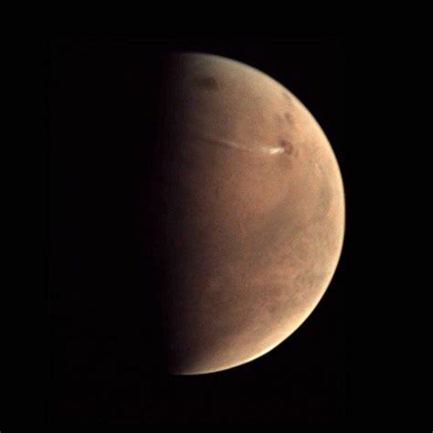 A volcano is currently erupting on Mars in pictures - Strange Sounds