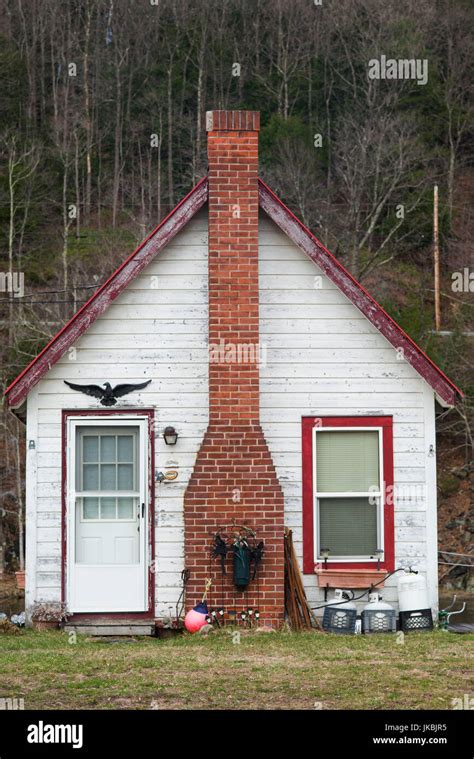 USA, Massachusetts, Charlemont, Mohawk Trail, small cabins Stock Photo - Alamy