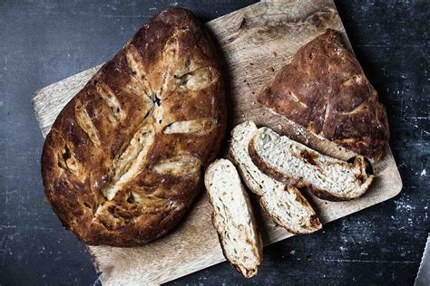 Fougasse Bread with Tomato and Olives