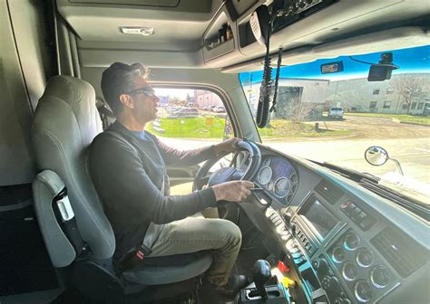 Seat, posture help improve driver wellbeing - Truck News