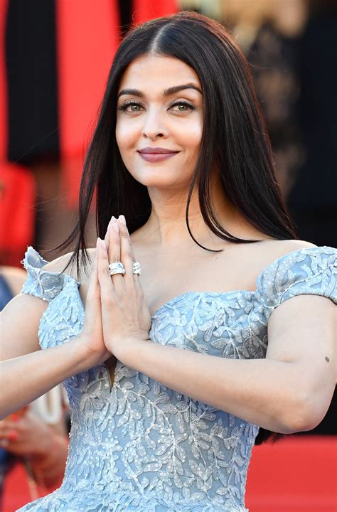 Cannes 2017: Aishwarya Rai channels her inner Cinderella in glorious ...