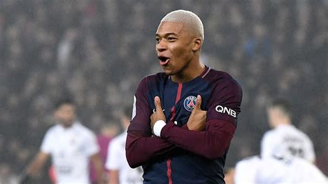 Kylian Mbappe taken off for PSG after nasty Anthony Lopes collision ...