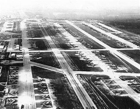 From Wikiwand: About 150 B-52s at Andersen AFB, fall 1972 | North vietnam, Air force bases, Air ...