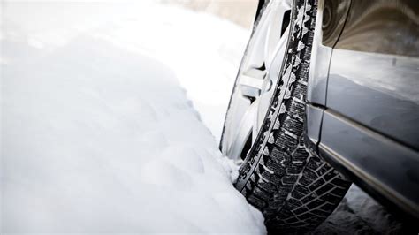 The Dos and Don'ts of Driving on Icy Roads - AMA