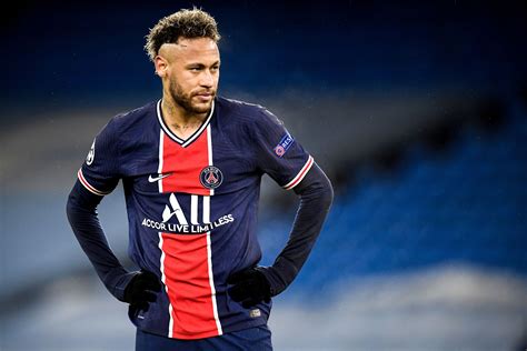 Neymar detiene su renovación con el PSG y contempla la posibilidad de regresar al Barcelona
