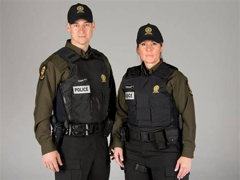 Sticking with green, SQ officers model new uniform | Montreal Gazette