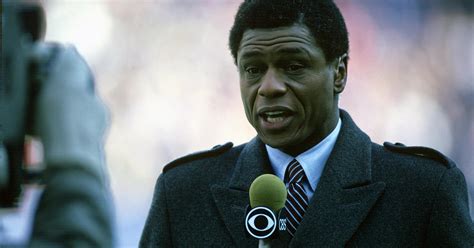 Irv Cross, Former Eagles Star DB And Pioneer Black Analyst, Dies At 81 - CBS Philadelphia