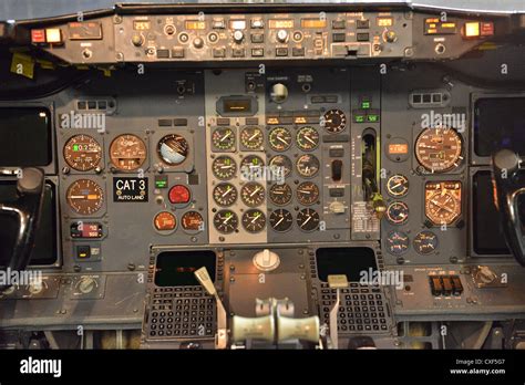 Boeing 737 400 Cockpit