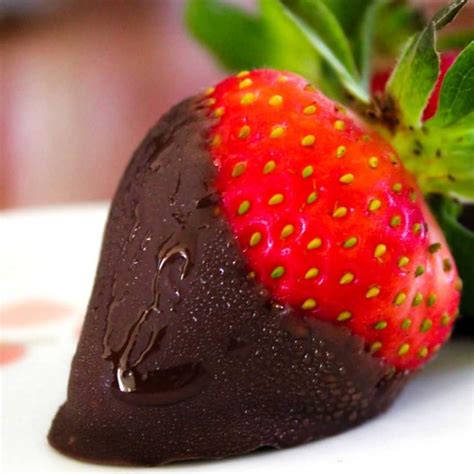 Vegan Chocolate Dipped Strawberries - Veganiac