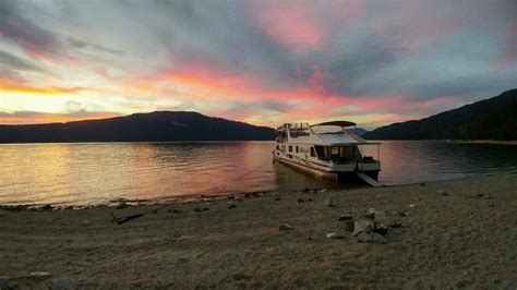 Lake Shuswap - Houseboat Photos | Pictures