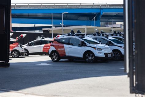 Waymo Vs. Cruise: Which Handles San Francisco Streets Better?