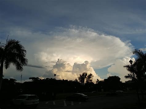 A typical day in Florida : r/CLOUDS