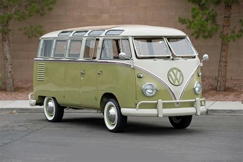 1960 VOLKSWAGEN 23-WINDOW BUS - Front 3/4 - 238398