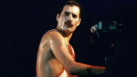 10 Best Freddie Mercury Songs of All Time - Singersroom.com