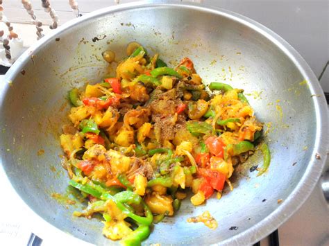 Tapioca (cassava root) and capsicum fry | Indian Cooking Manual